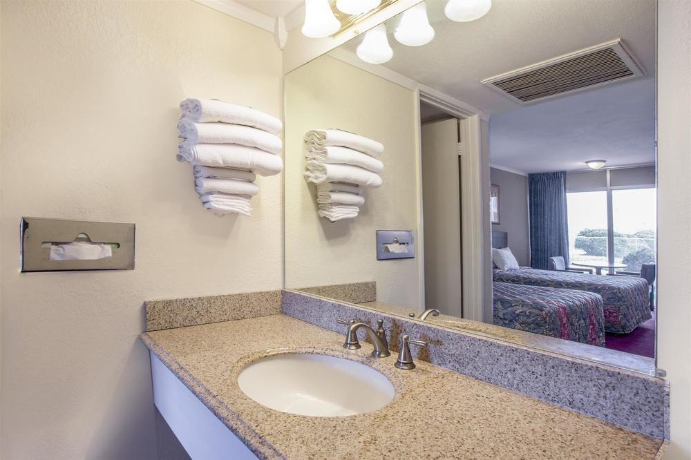 Americas Best Value Inn St. Joseph At I-29 Extérieur photo