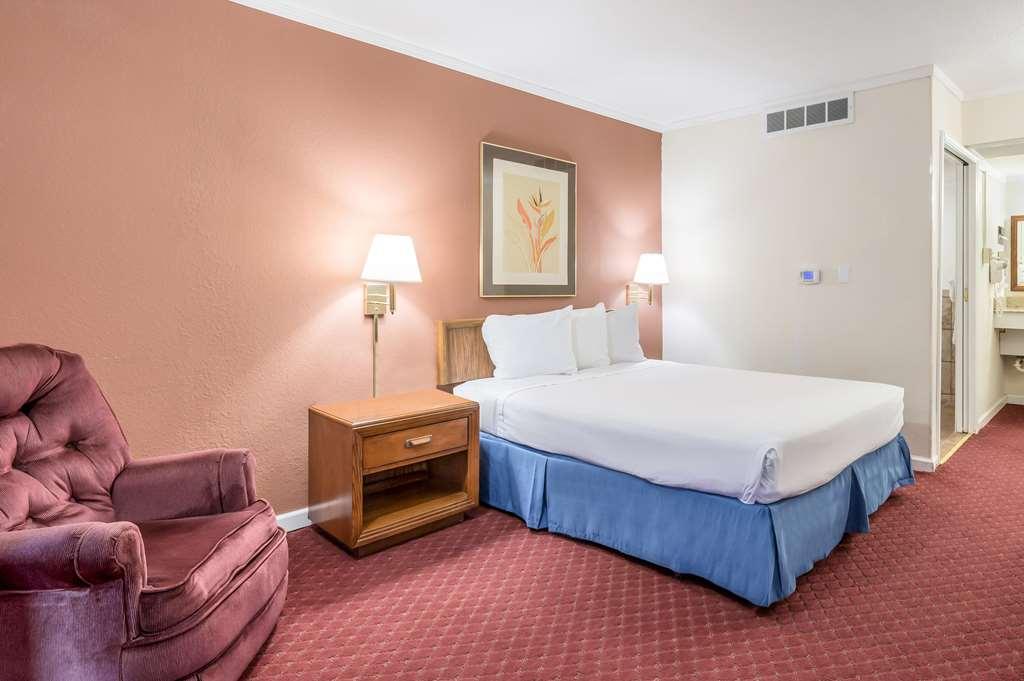Americas Best Value Inn St. Joseph At I-29 Chambre photo