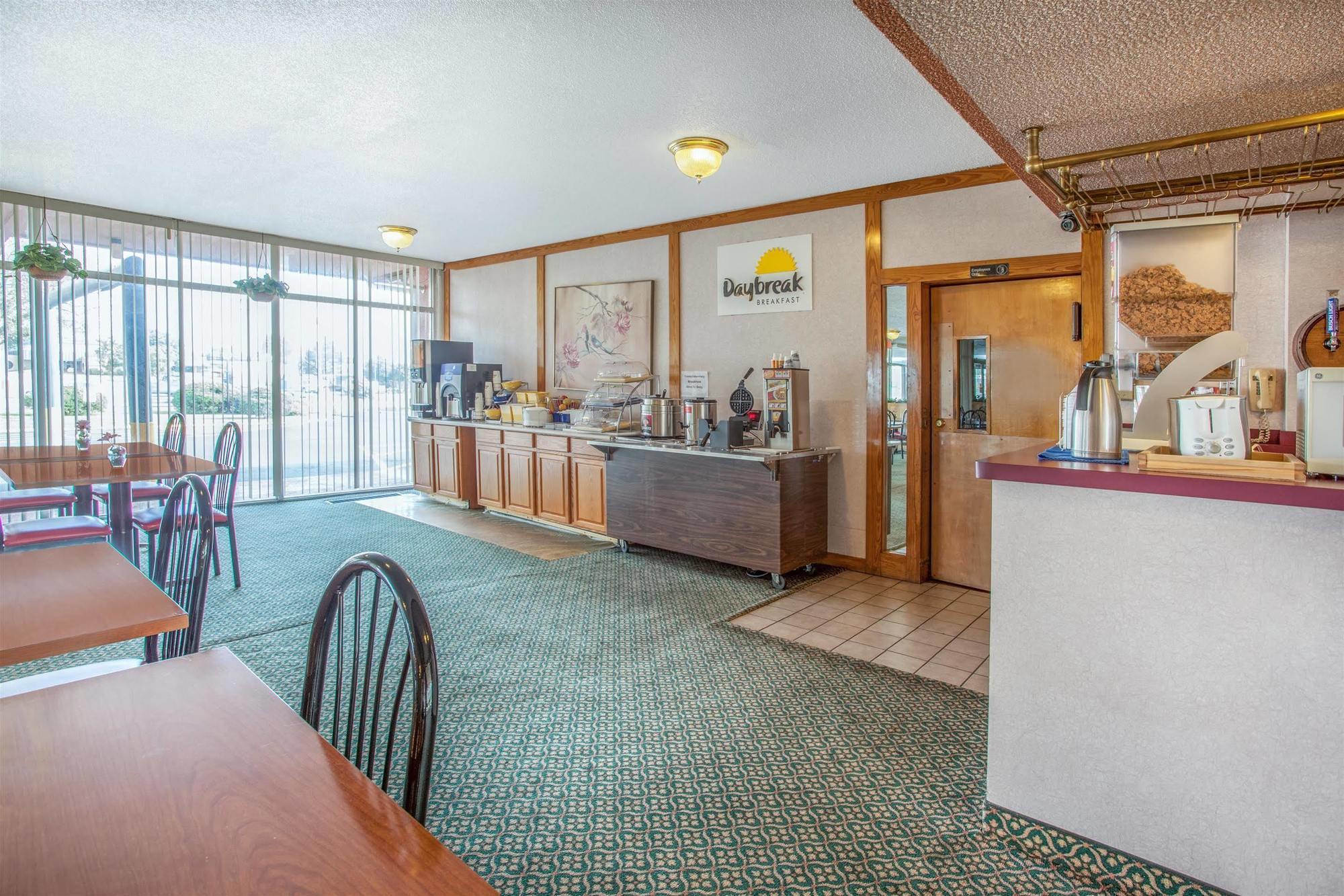 Americas Best Value Inn St. Joseph At I-29 Extérieur photo